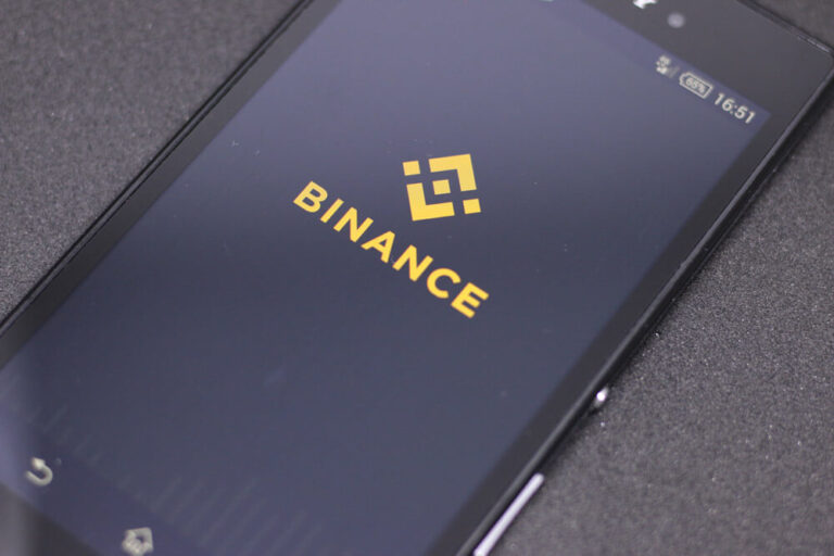 shutterstock 1042756075 binance